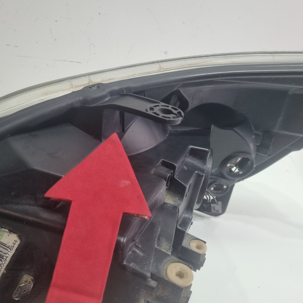 Farol Do Lado Direito Chevrolet Montana Modelos 2013/2019 Direito/passageiro 7