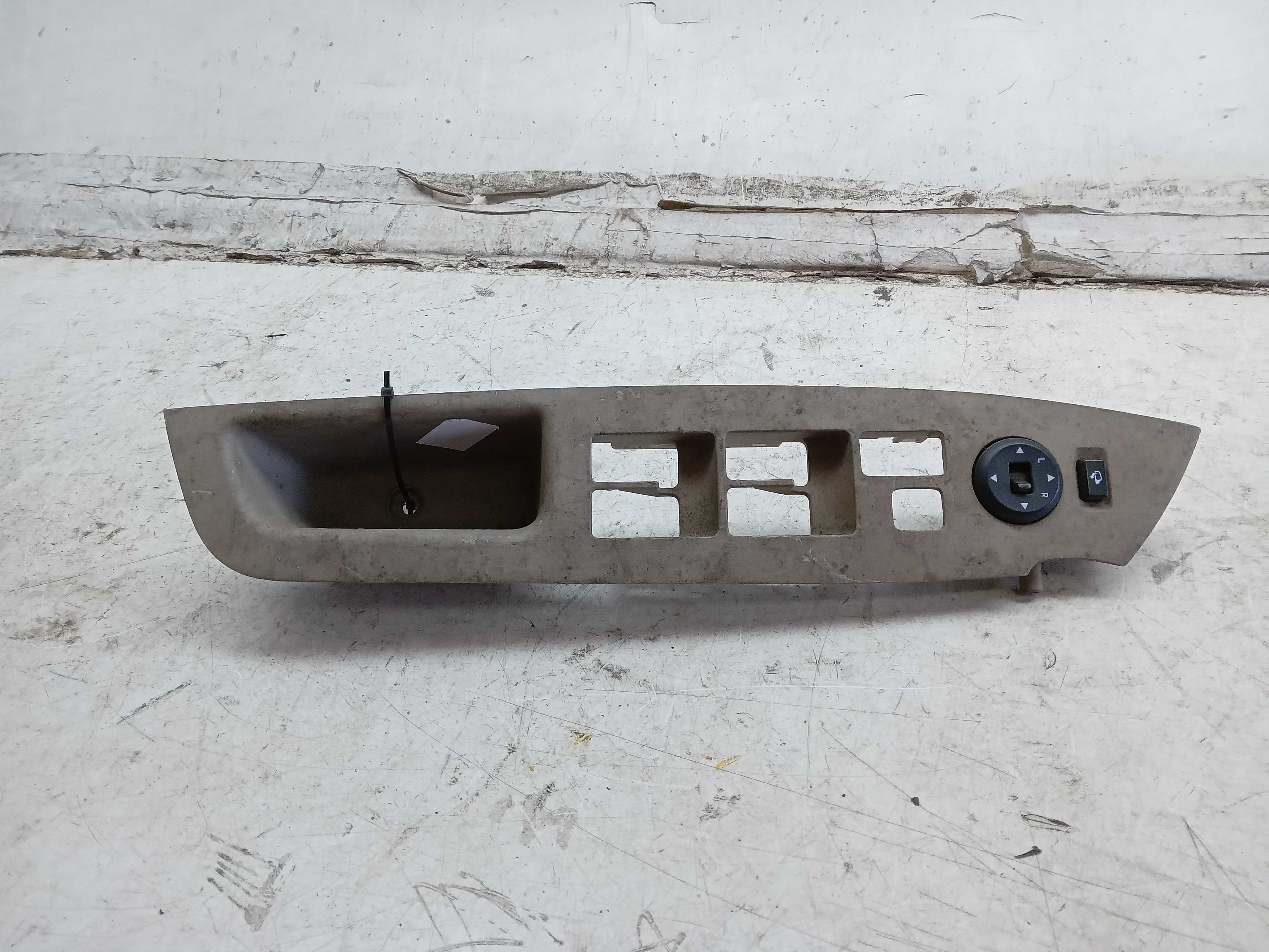 MOLDURA COMANDO BOTAO VIDRO DIANTEIRA LE KIA SORENTO 2013 1