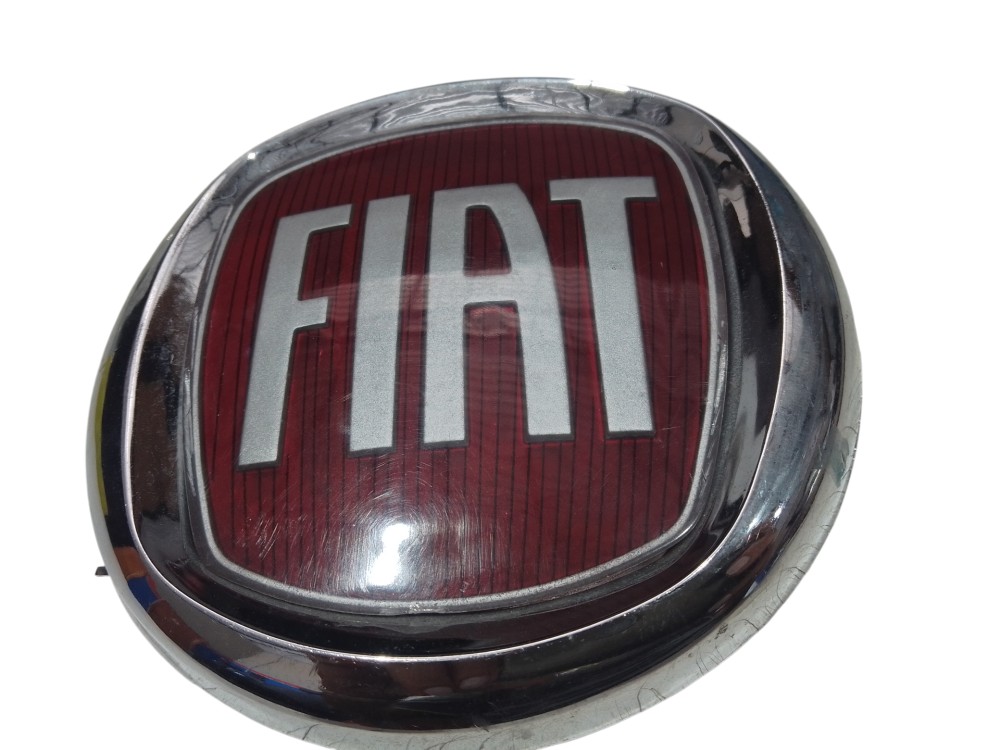 Emblema Fiat Vermelho E Cromado 12x12cm  Cromado/vernelho Cromado/vernelho
