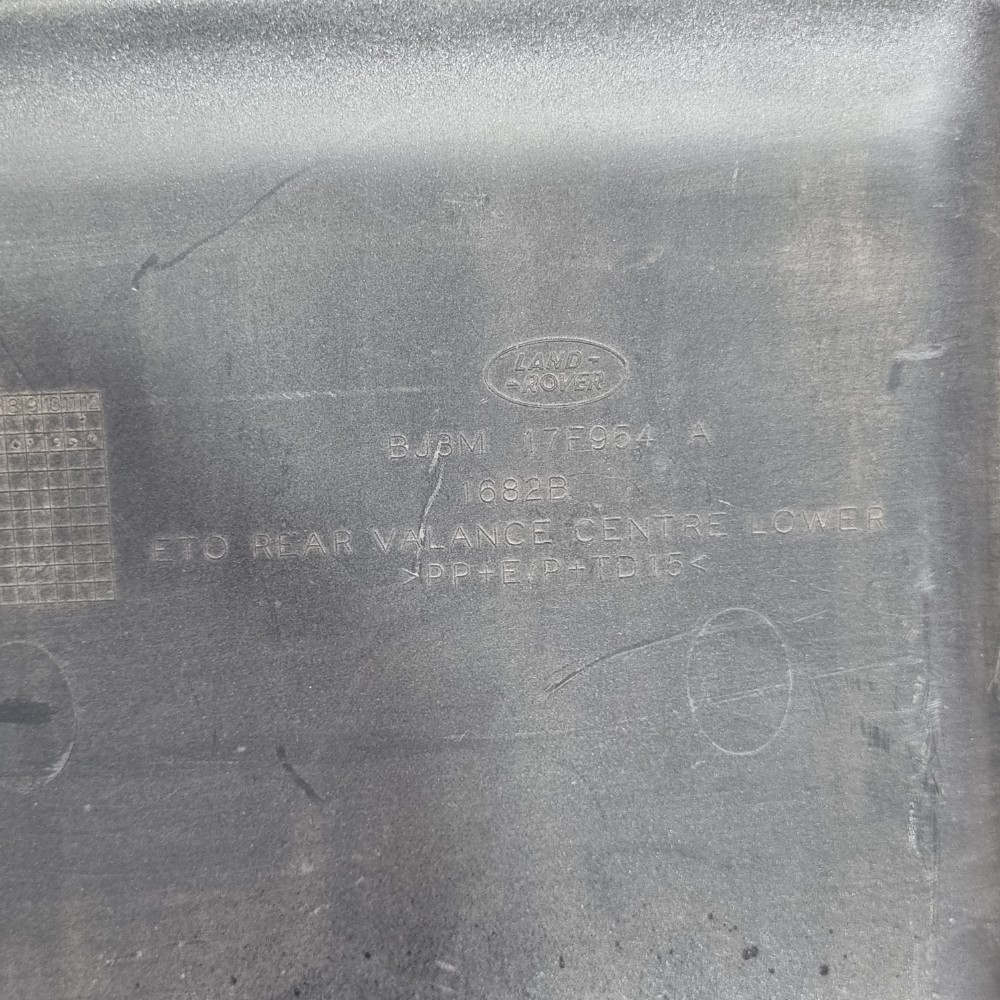 Moldura Inferior Parachoque Tras Land Rover Evoque 2016/2018 Preto 5