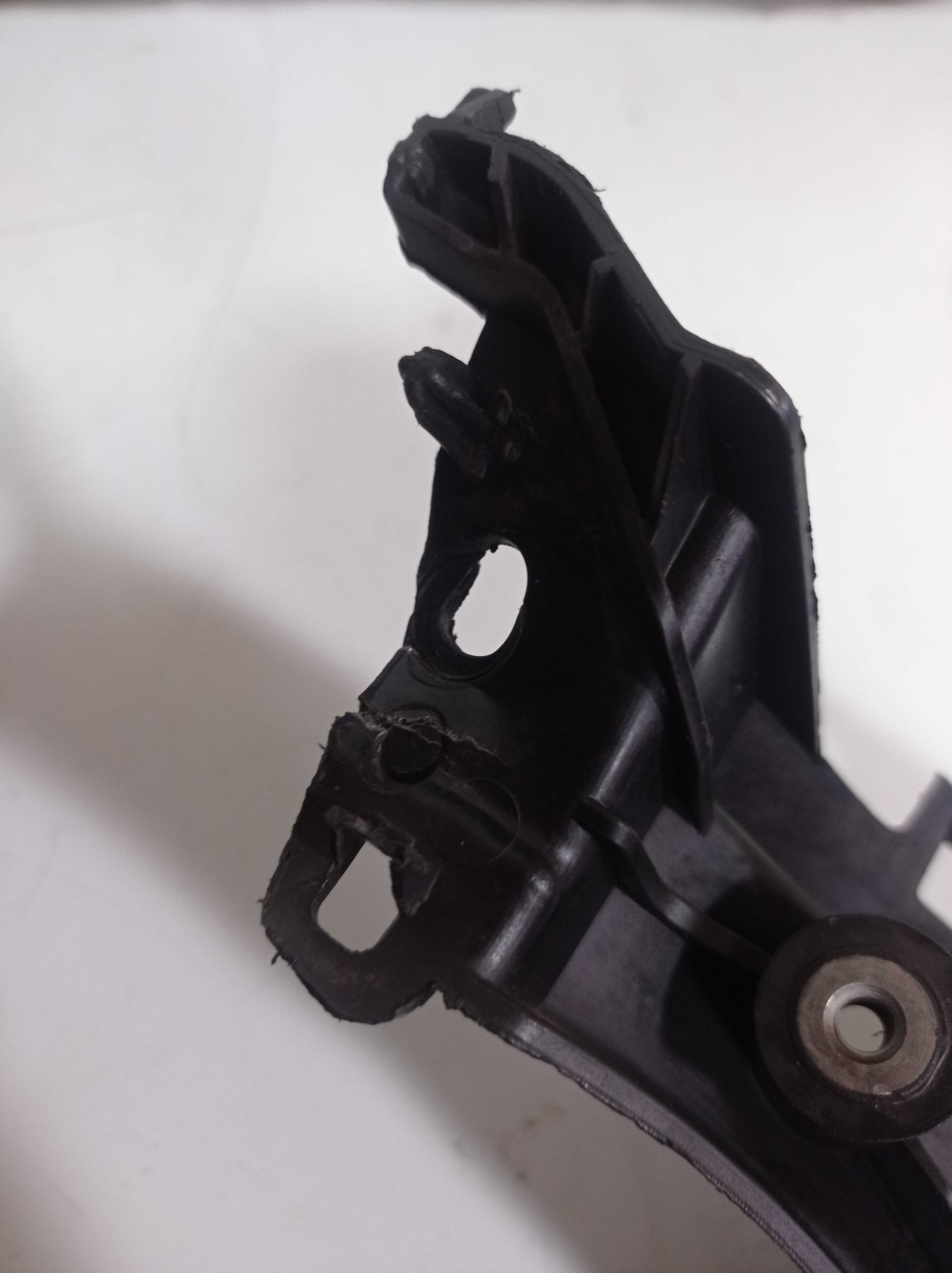 Suporte Farol Esquerdo Audi A4 2013 A 2015 1