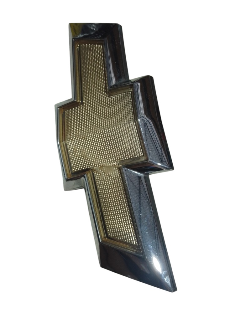 Emblema Grade Dianteiro Gravata Onix Prisma 2012/2019 Et3889 Cromado 2