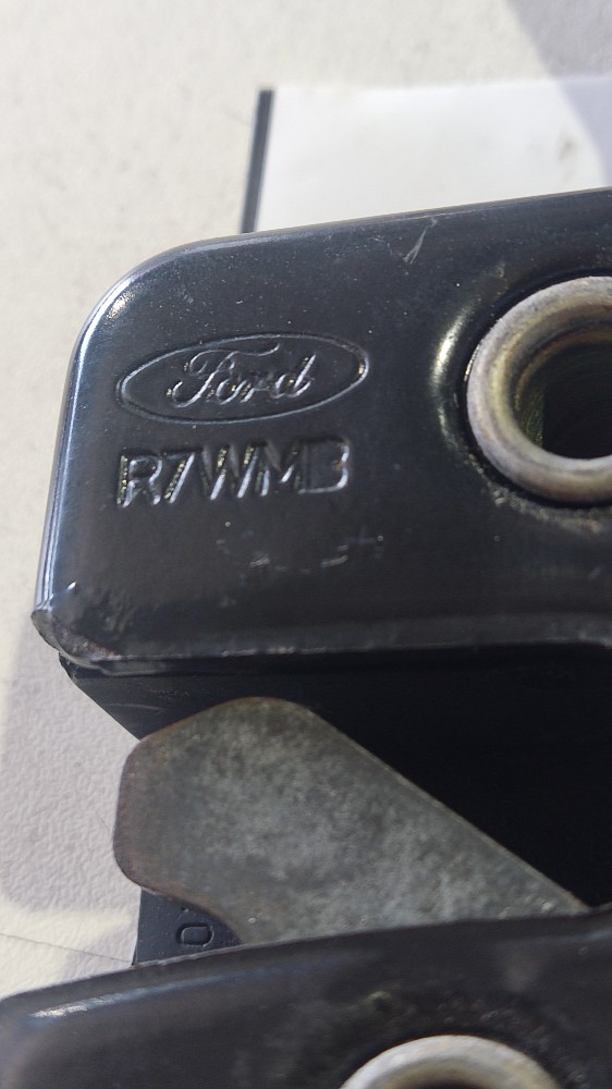 Trava Banco Traseiro Direito Ford Escort 1993/2002 Preto Preto