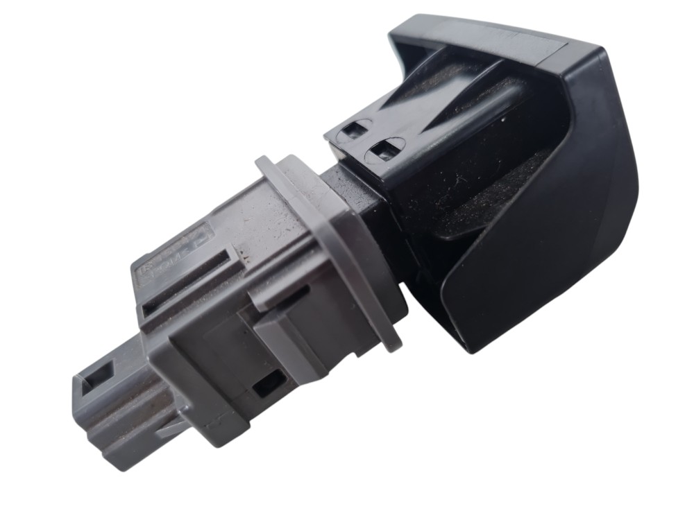 Botão Do Pisca Alerta Toyota Corolla 2015 A 2017 Original Preto 3