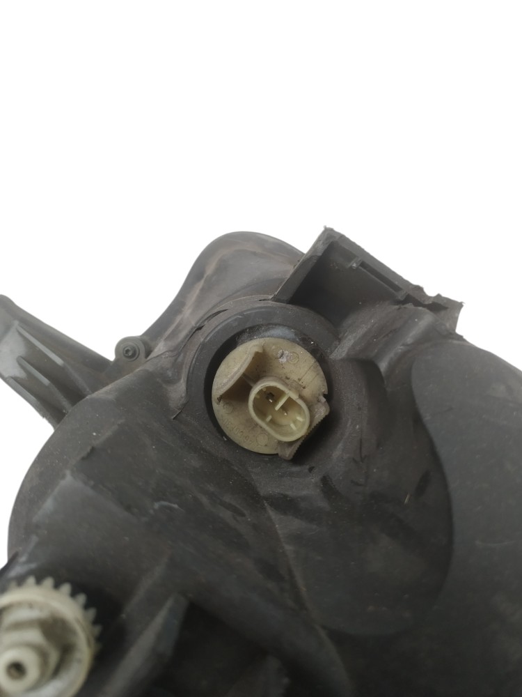Farol direito GM Classic 2012 com detalhe 1