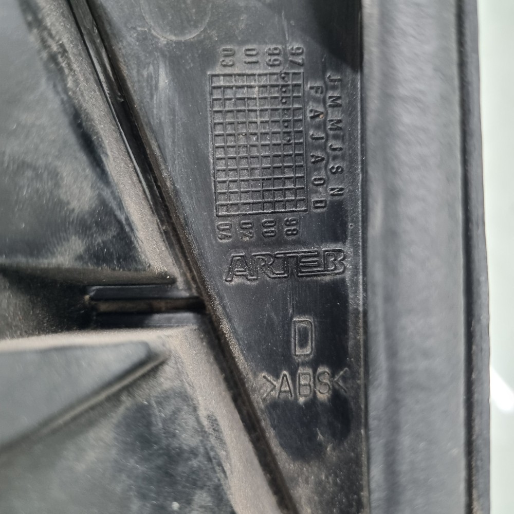 Lanterna Traseira Direito Volkswagen Santana 1998/2004 – Dir 3