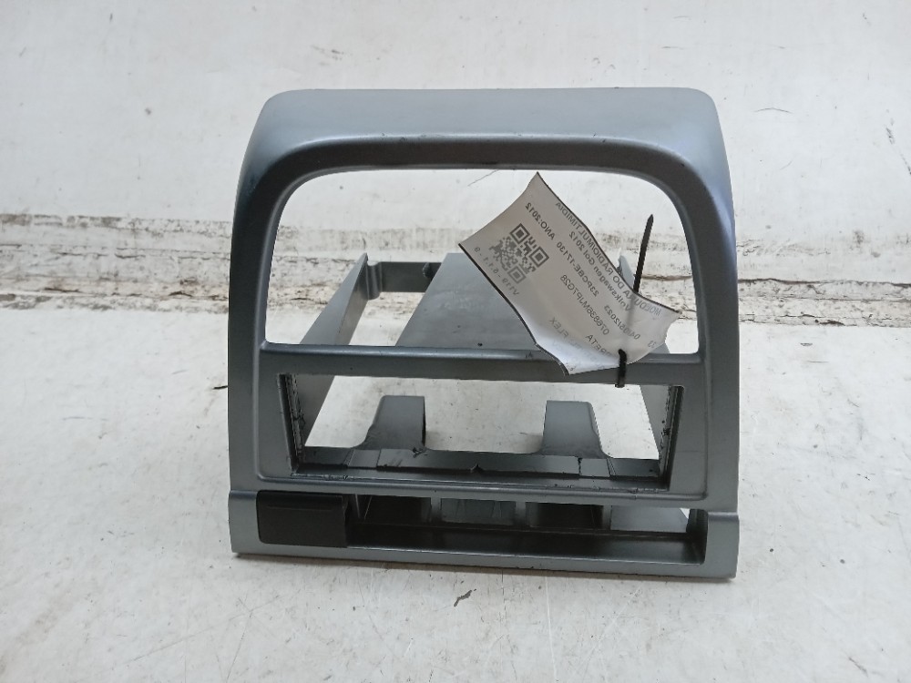 MOLDURA CENTRAL PAINEL RÁDIO Volkswagen Gol 2012 1