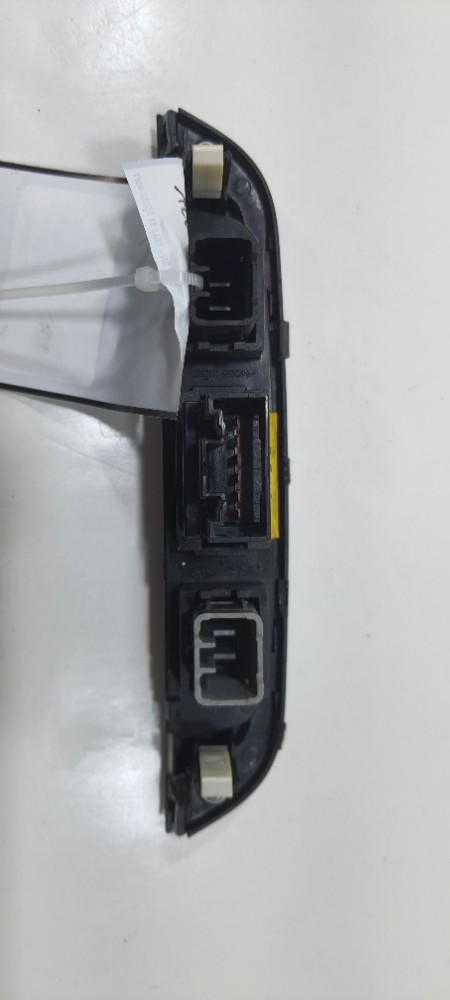Botão Pisca Alerta Hyundai Ix35 2.0 Ano 2012 933252s200 Preto 1