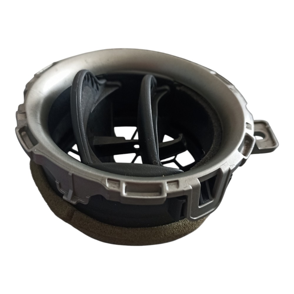 Difusor De Ar Lateral Esquerdo Nissan Versa 2013 À 2019. 3