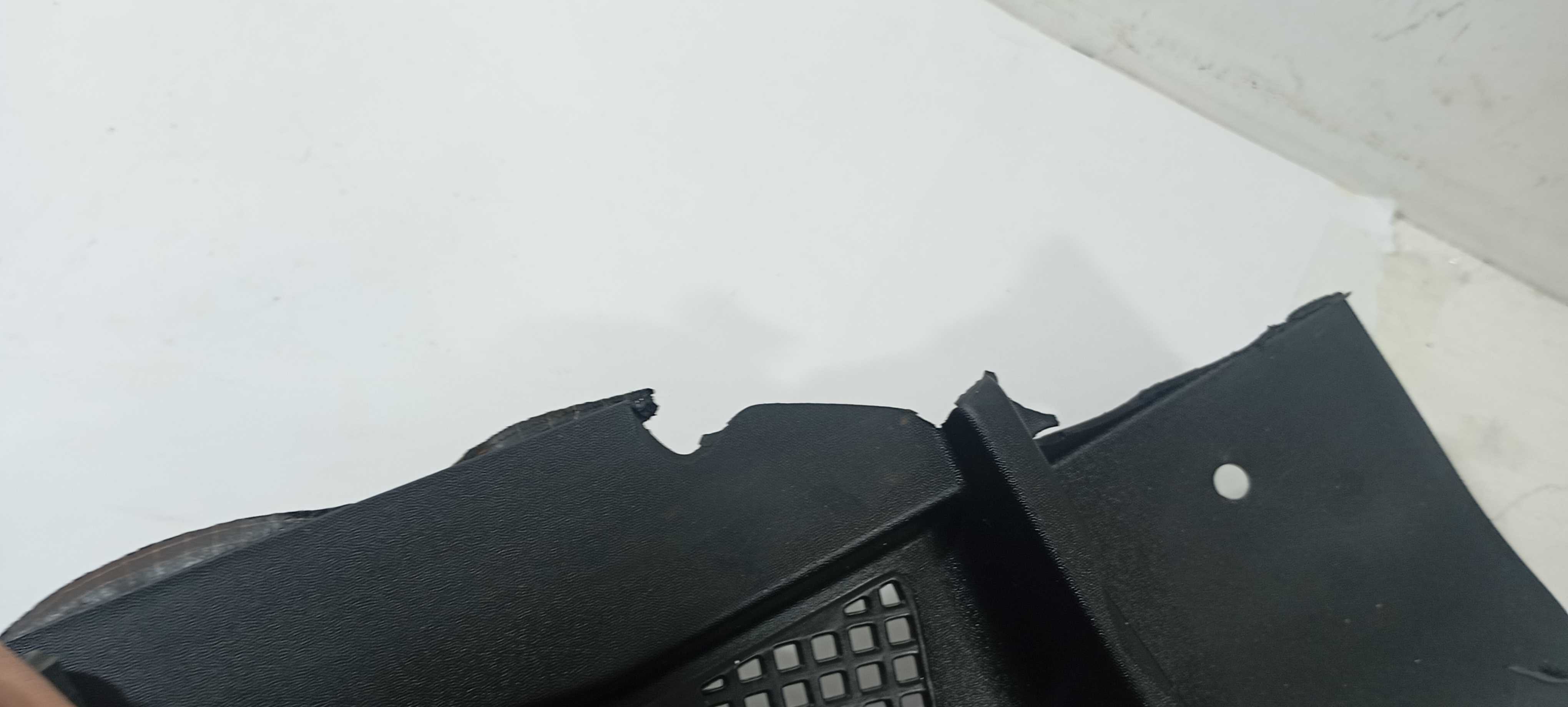 Churrasqueira Renault Kwid 2021 668118617r Detalhe Preto 9