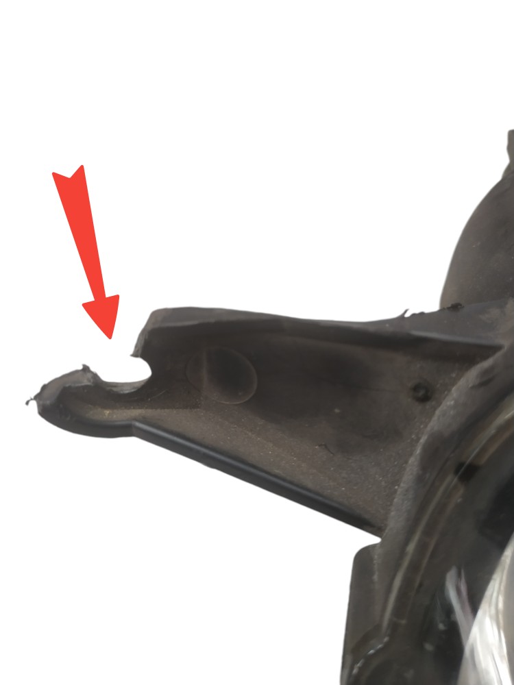 Farol direito GM Classic 2012 com detalhe 8