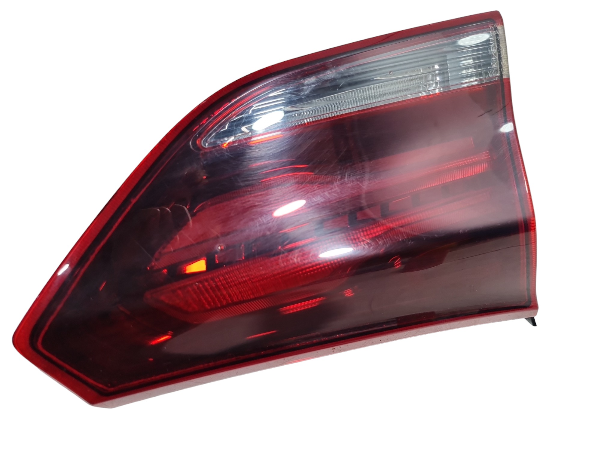 Lanterna Traseira Esquerda Gm Tracker 2022 26376774  Esquerdo 2