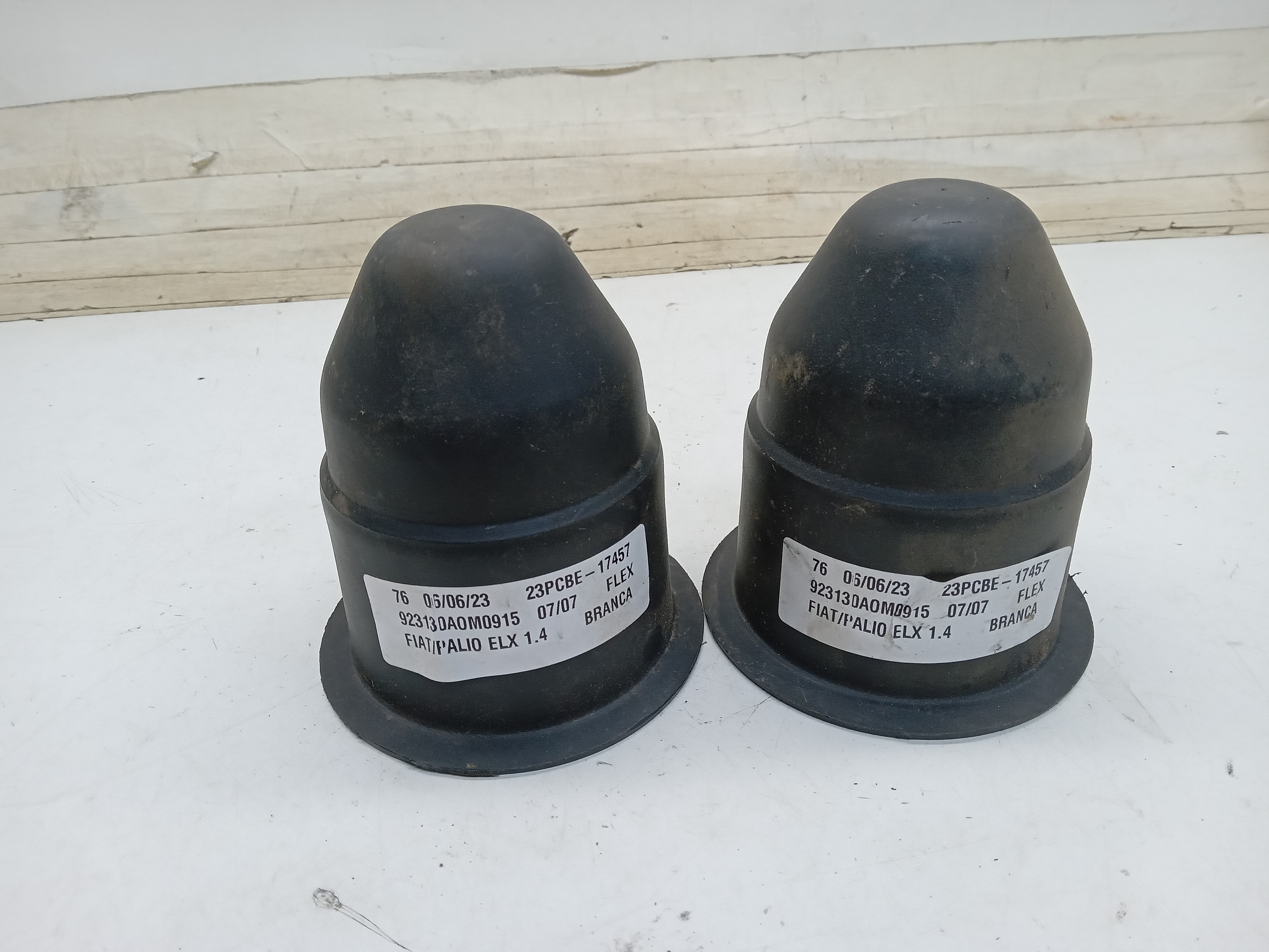 Tampa copo amortecedor traseiro fiat palio uno 2010 a 2014 3