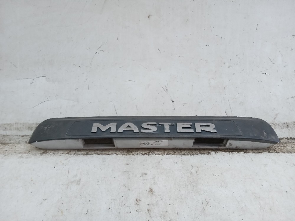 MOLDURA FRISO LUZ PLACA RENAULT MASTER 2015 1