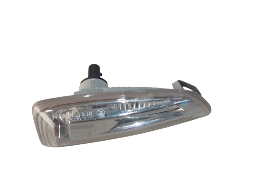 Lente Pisca Seta Lado Esquerdo Chevrolet Tracker 2020 A 2025 Transparente 3