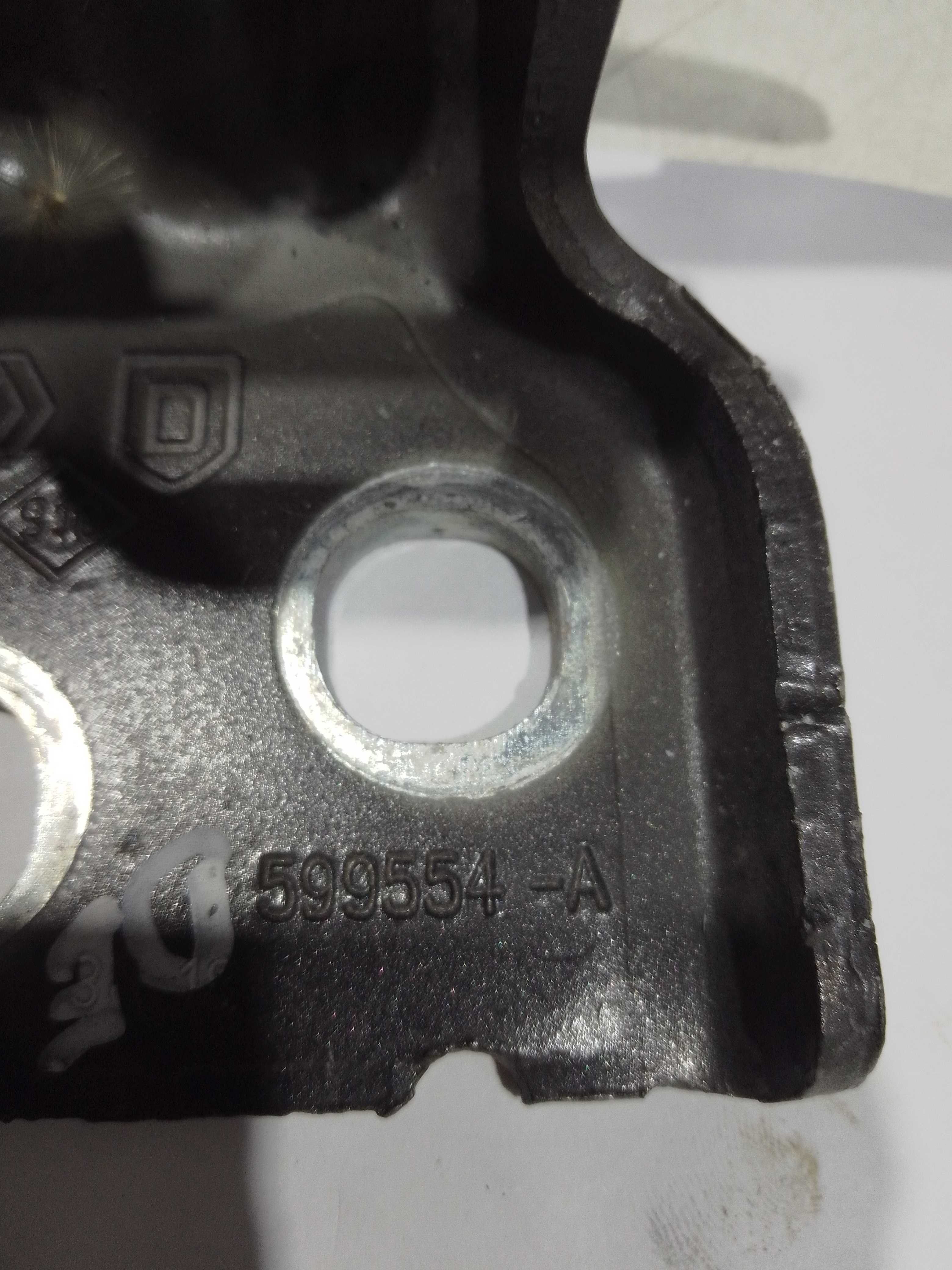 Dobradiça Porta Dianteiro Esquer Renault Sandero 2008 A 2015