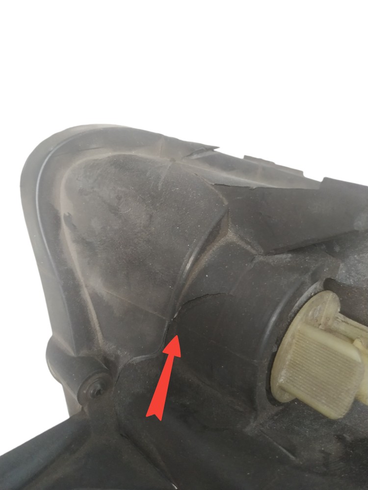Farol direito GM Classic 2012 com detalhe 9