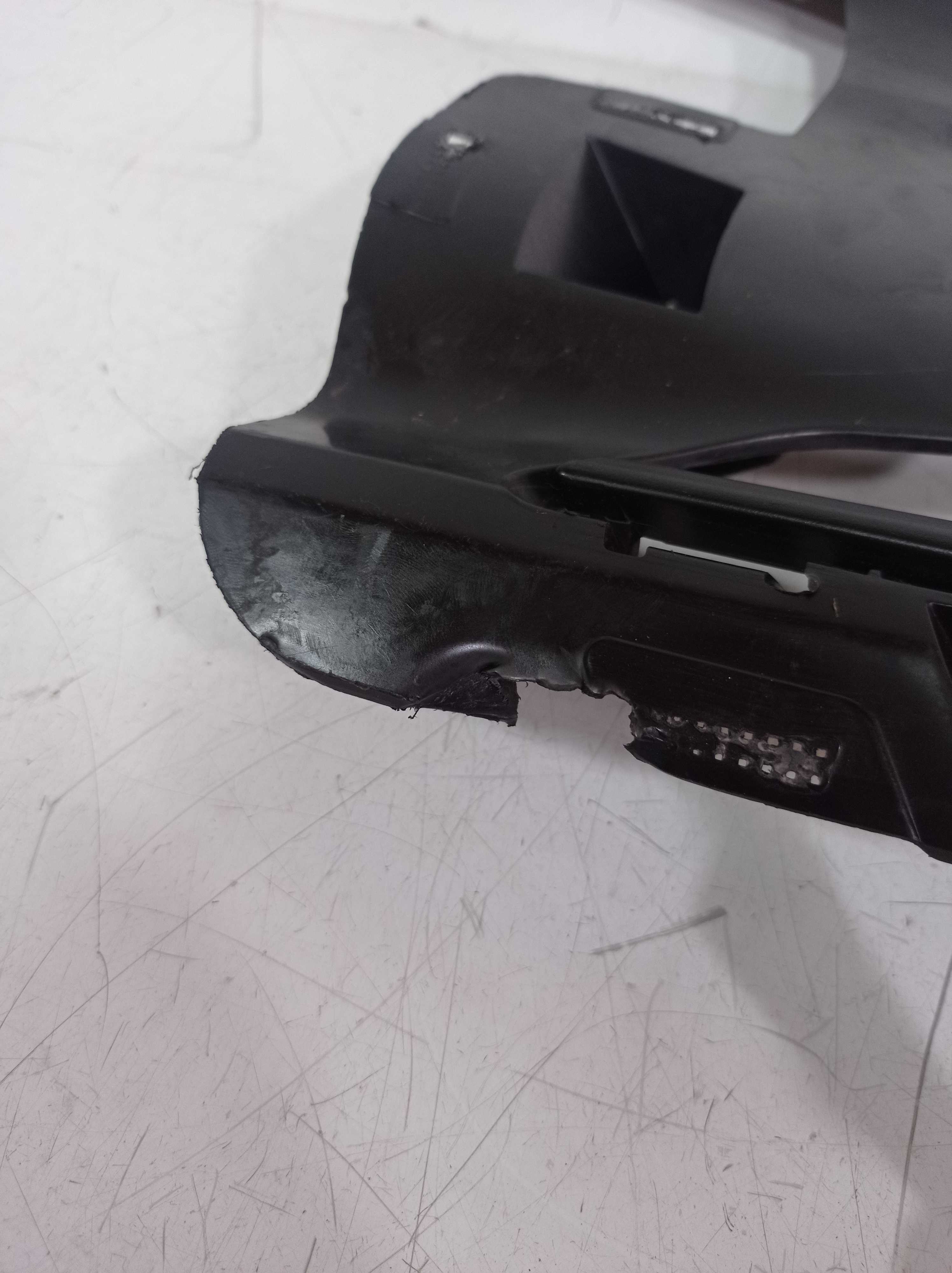 Moldura Direita Farol Auxiliar Drl Gm Tracker 2019 A 2021 1