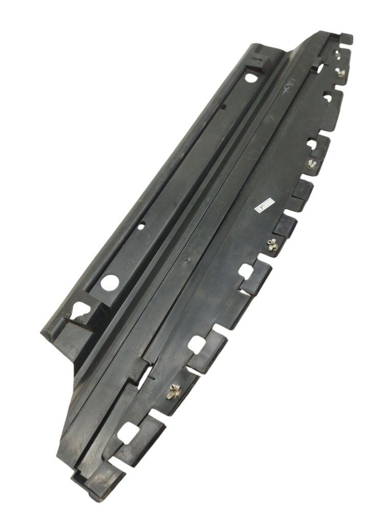 Defletor Inferior Parachoque Dianteiro Clio 2005  Detalhe 3