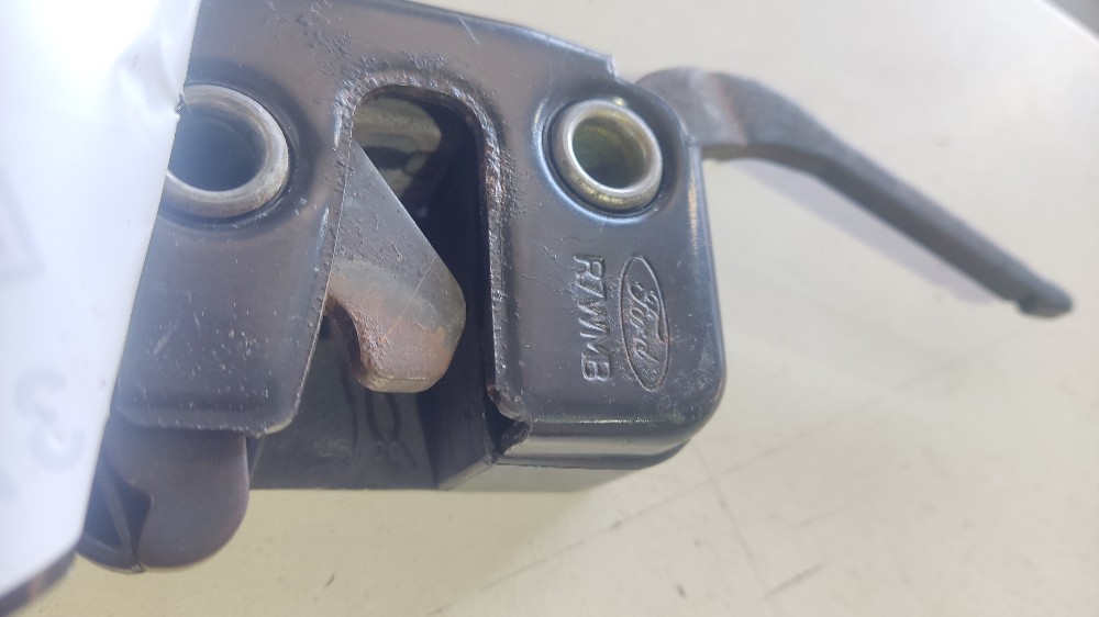 Trava Banco Traseiro Lado Esquerdo Ford Escort 93/03