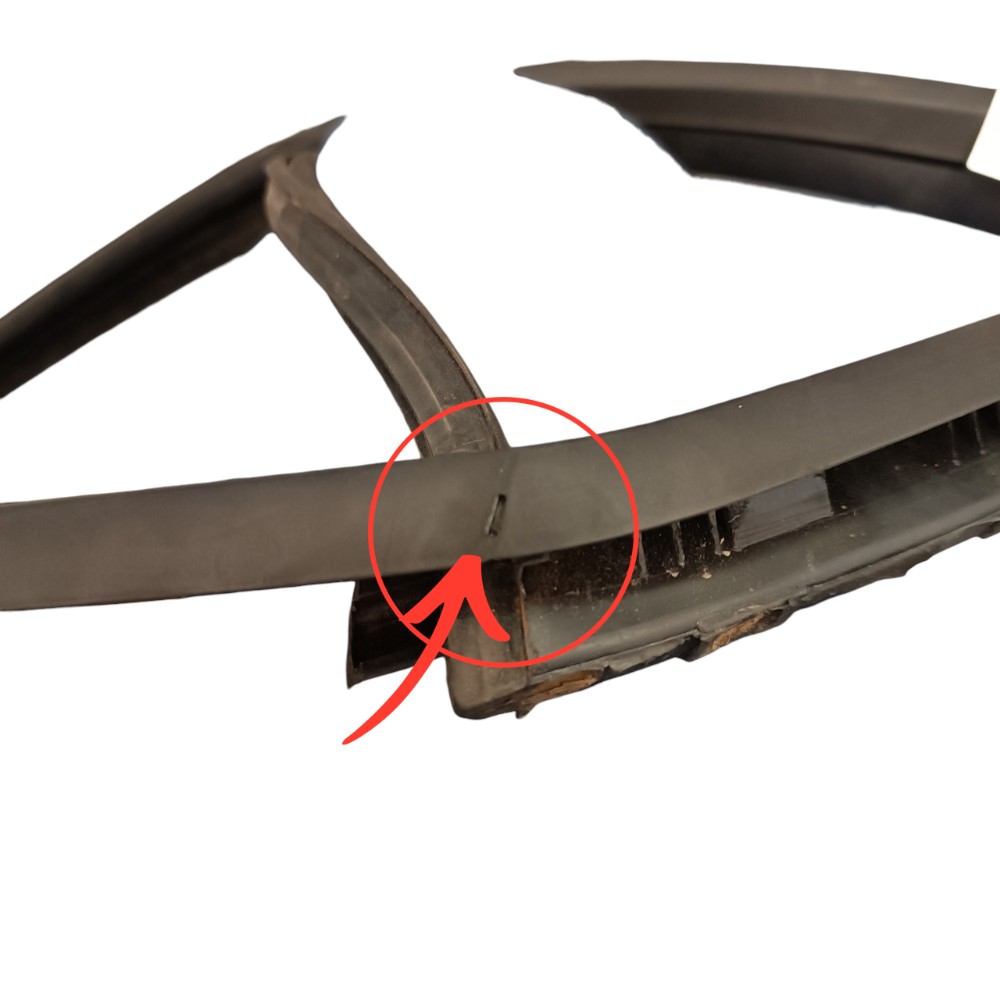 Pestana canaleta  por traseira direita fiat argo c/detalhe