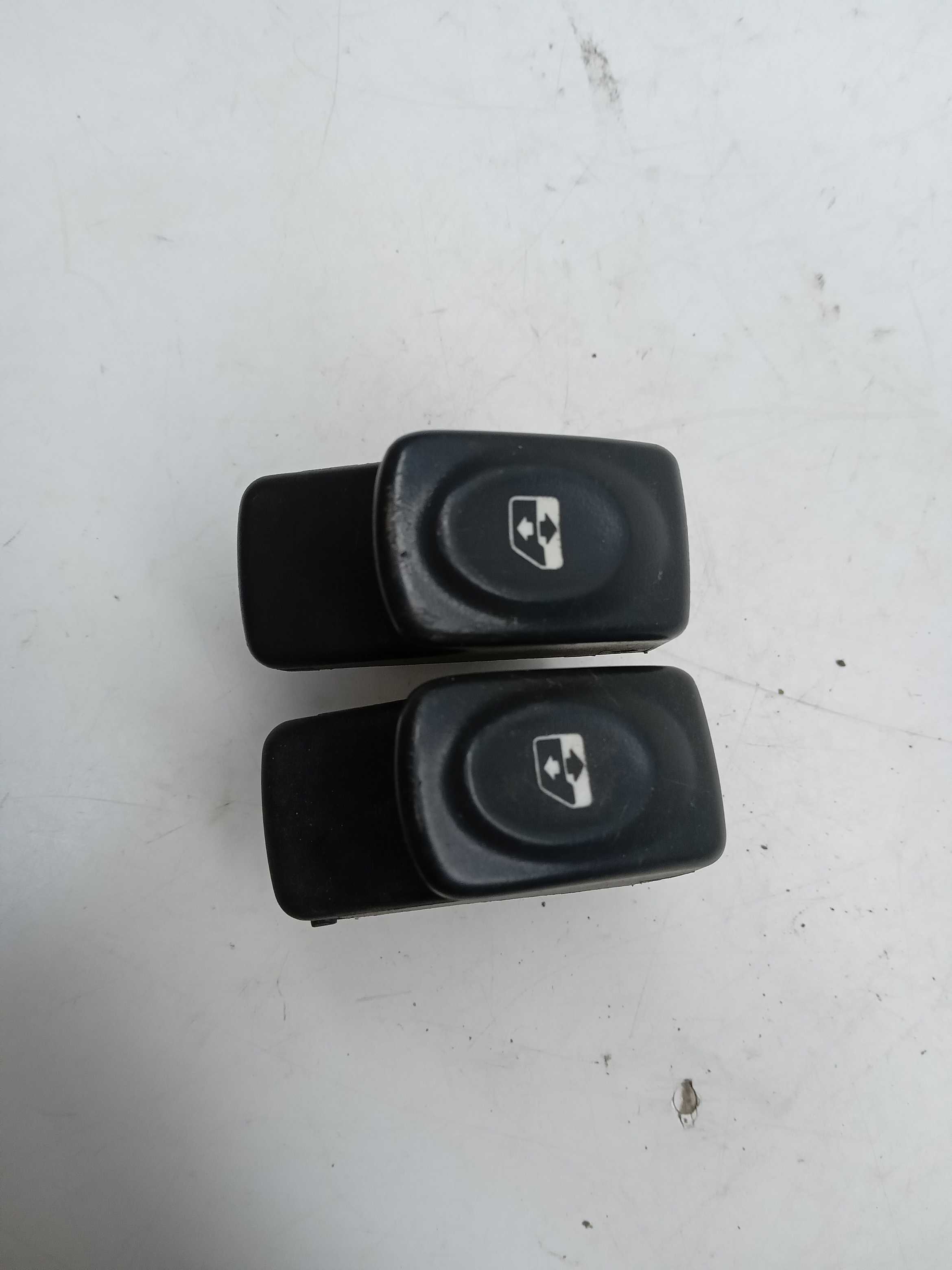 MOLDURA COMANDO BOTAO VIDRO TRASEIRO LE LD RENAULT CLIO 2001 1