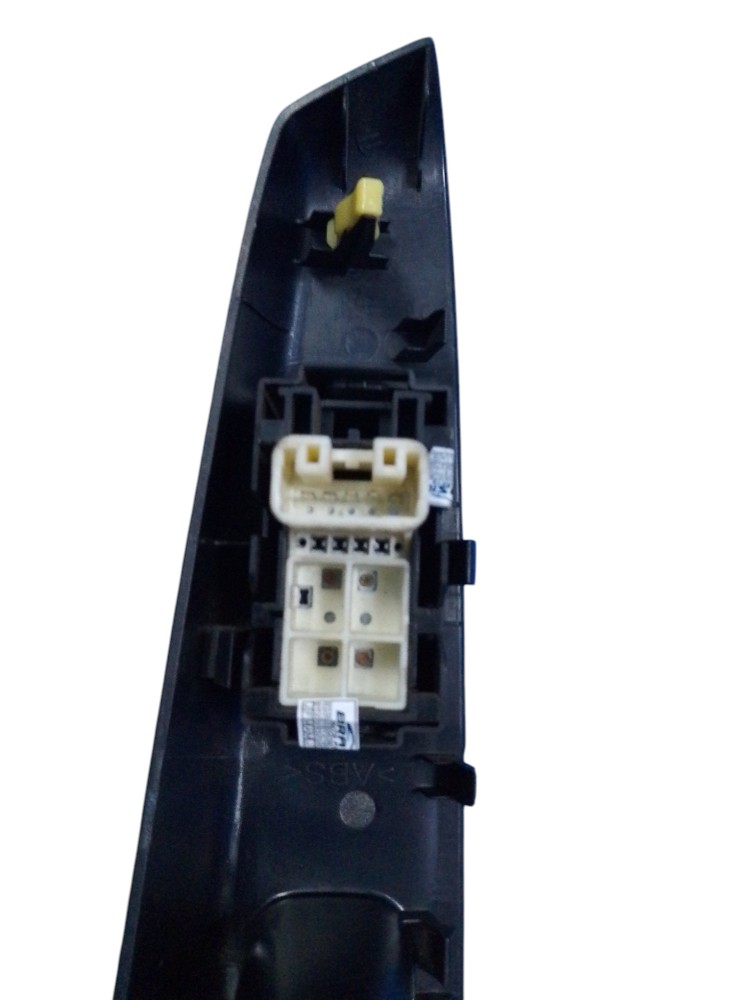 Moldura Botão Vidro Elétrico Traseira Esq. Etios Xls 2014 2