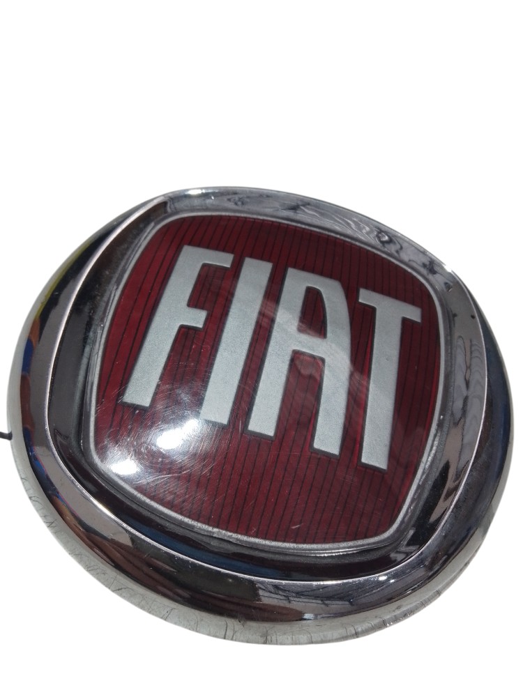 Emblema Fiat Vermelho E Cromado 12x12cm  Cromado/vernelho Cromado/vernelho 2