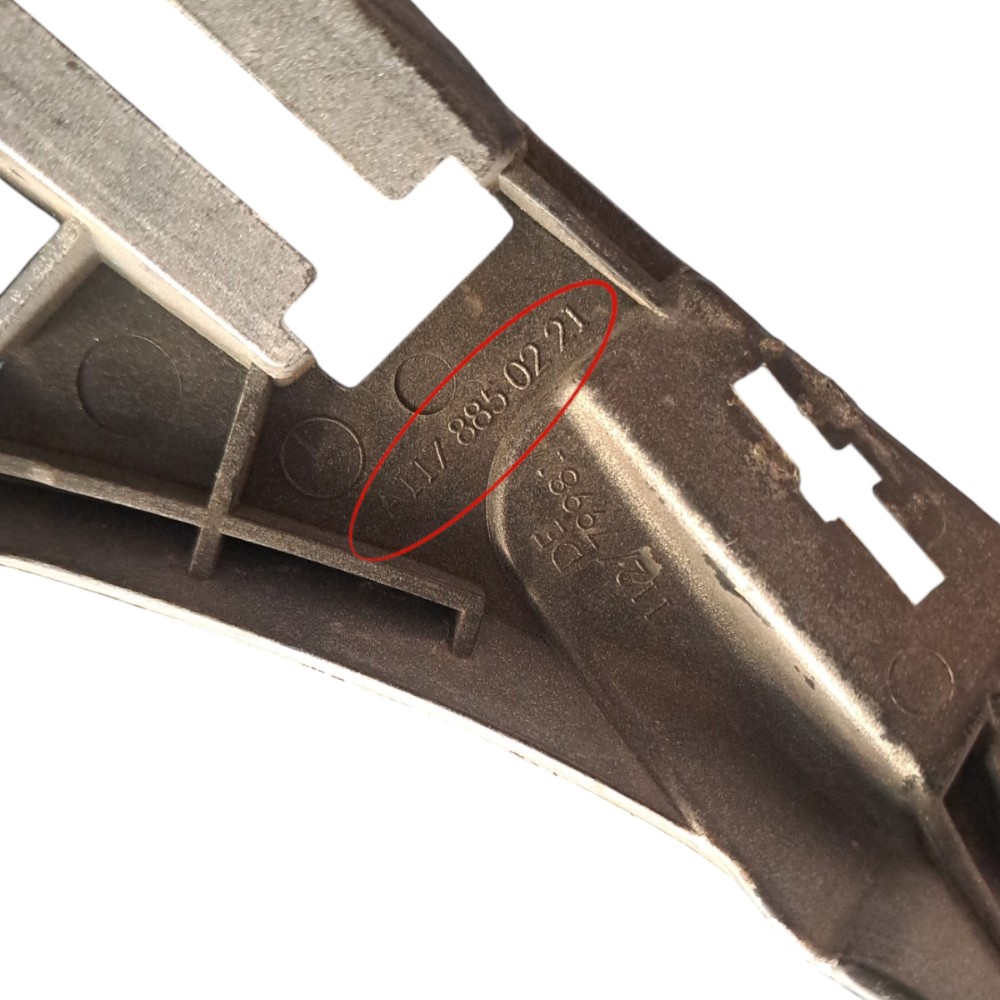 Guia Dianteiro Direito Mercedes Cla 3