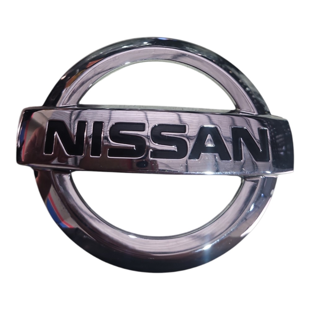Emblema Logo Grade Parachoque Traseiro Nissan Versa 19/23 Cromado