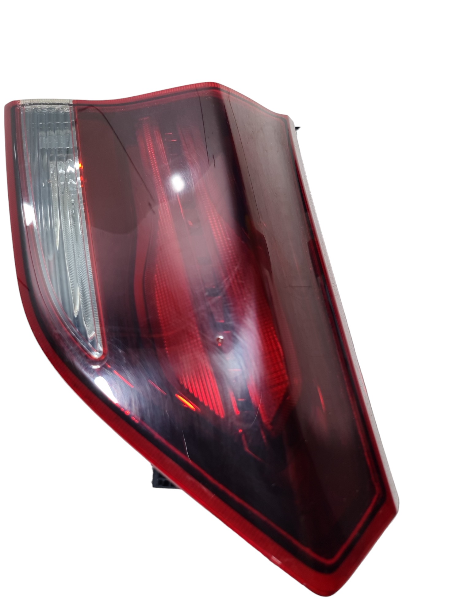 Lanterna Traseira Esquerda Gm Tracker 2022 26376774  Esquerdo 6