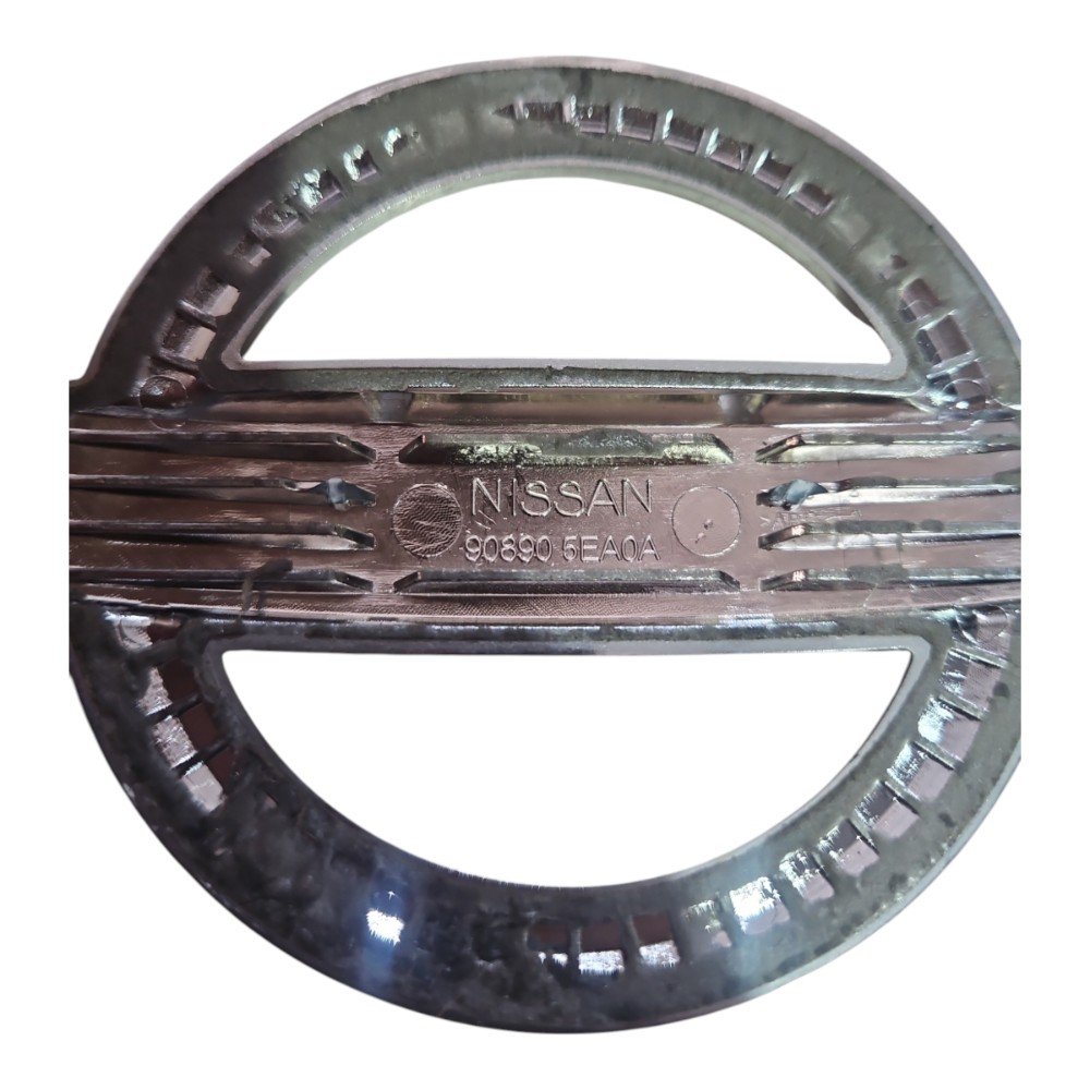 Emblema Logo Grade Parachoque Traseiro Nissan Versa 19/23 Cromado 5