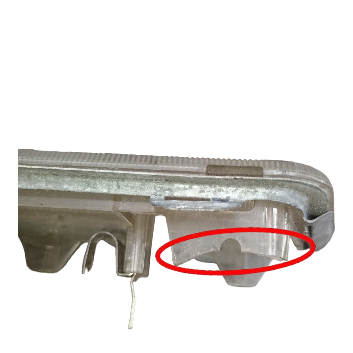 Luz Capa Lanterna Cortesia Gm Corsa 1994 A 2008 Com Detalhe