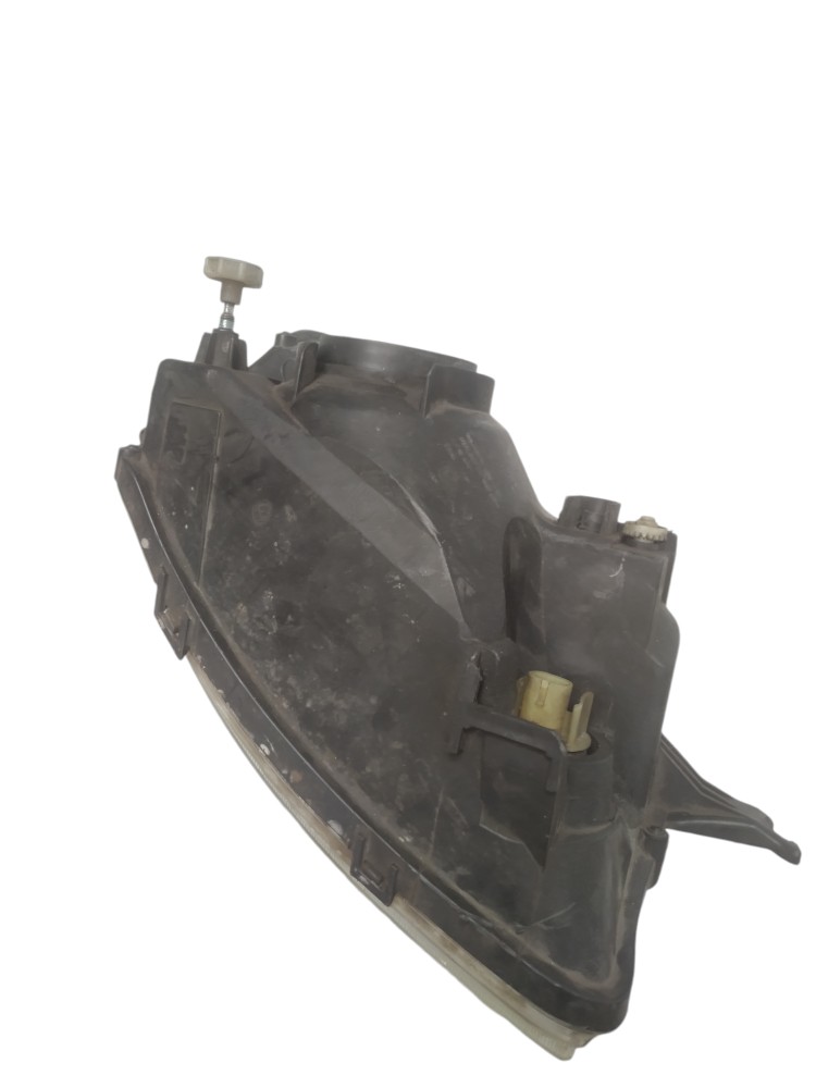 Farol direito GM Classic 2012 com detalhe 3