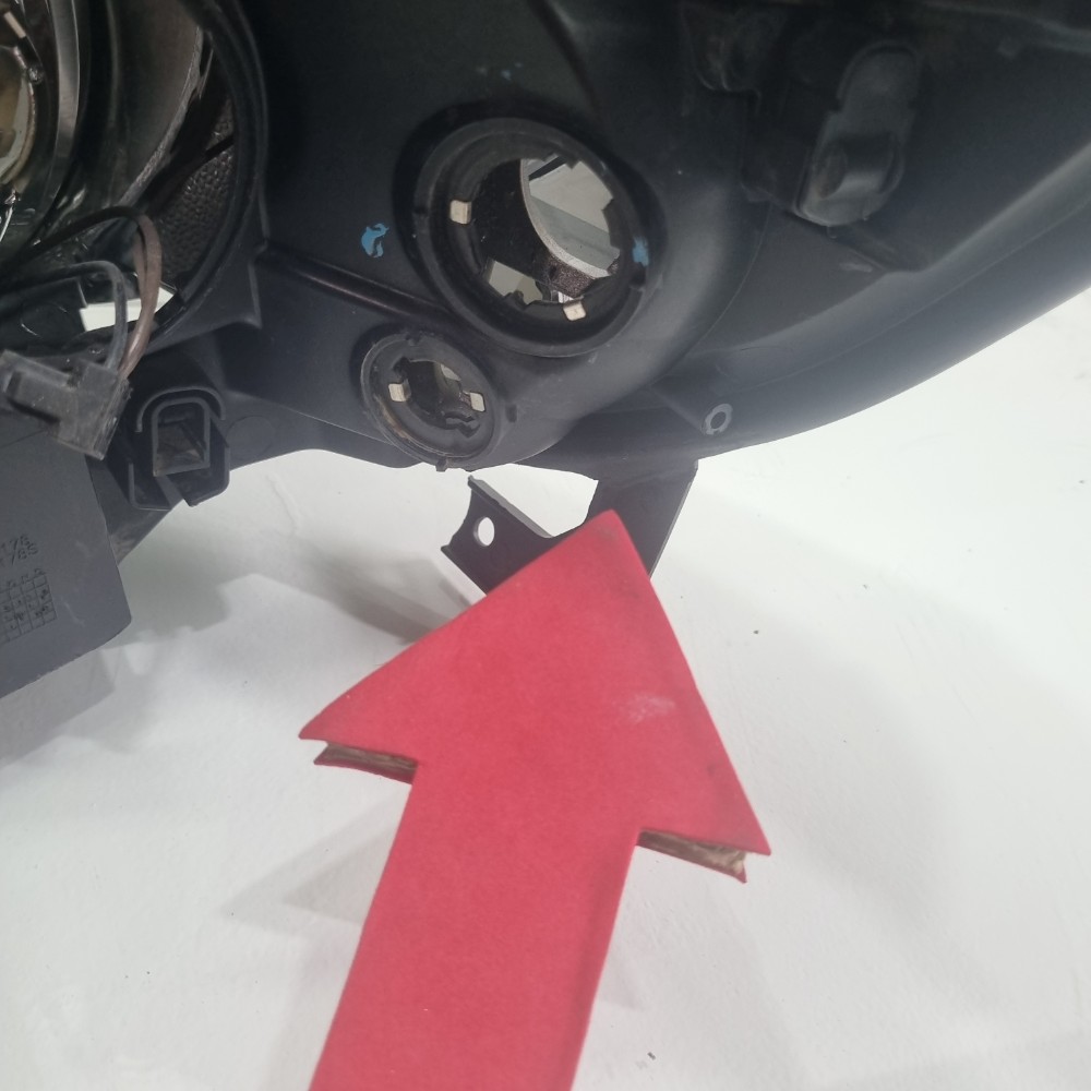 Farol Do Lado Direito Chevrolet Montana Modelos 2013/2019 Direito/passageiro 8