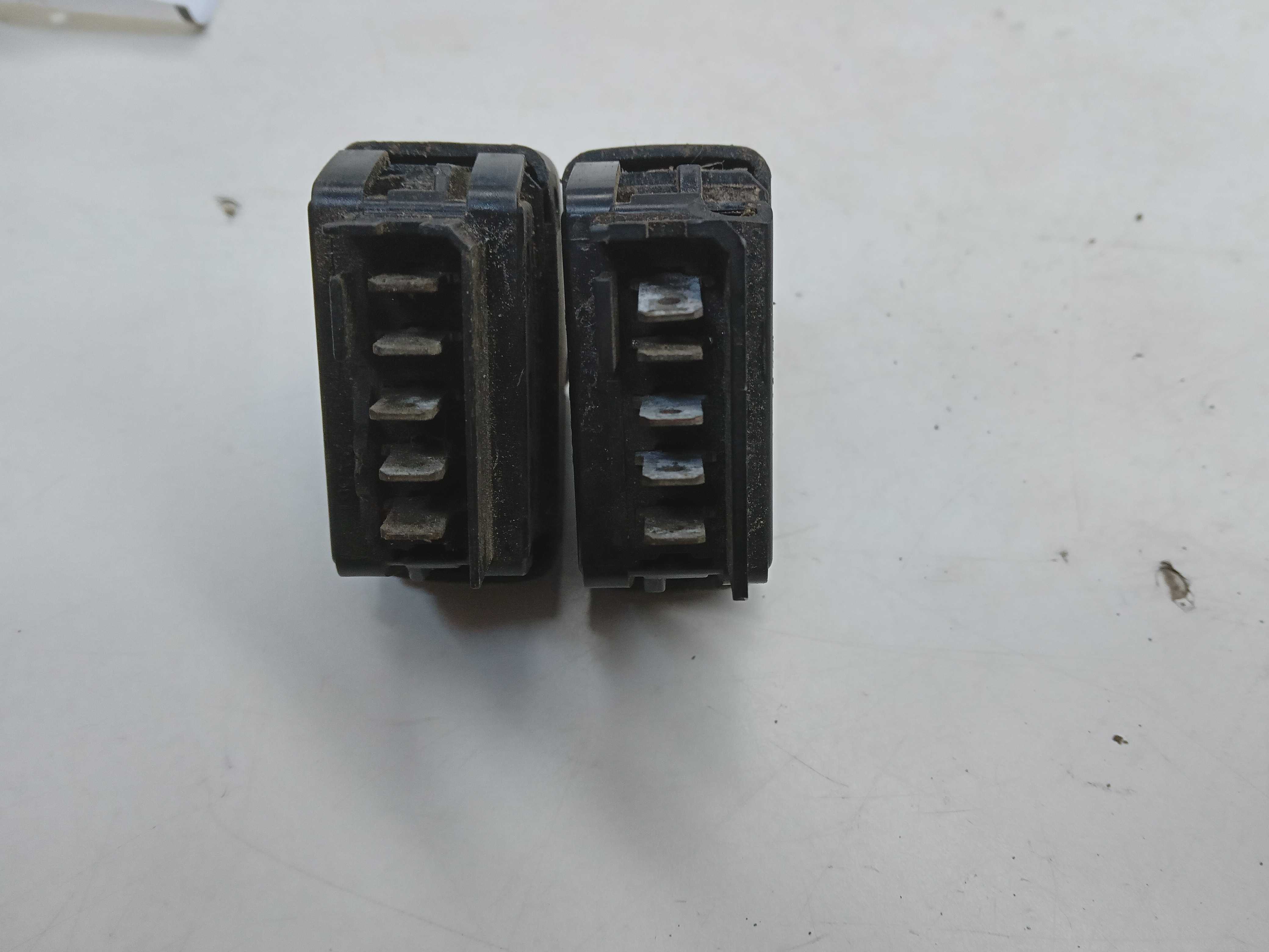 MOLDURA COMANDO BOTAO VIDRO TRASEIRO LE LD RENAULT CLIO 2001 2