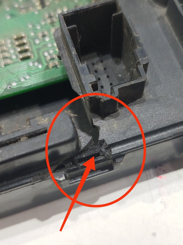 Módulo Bsi Peugeot 206 1.0 16v 2001 Com Detalhe 2