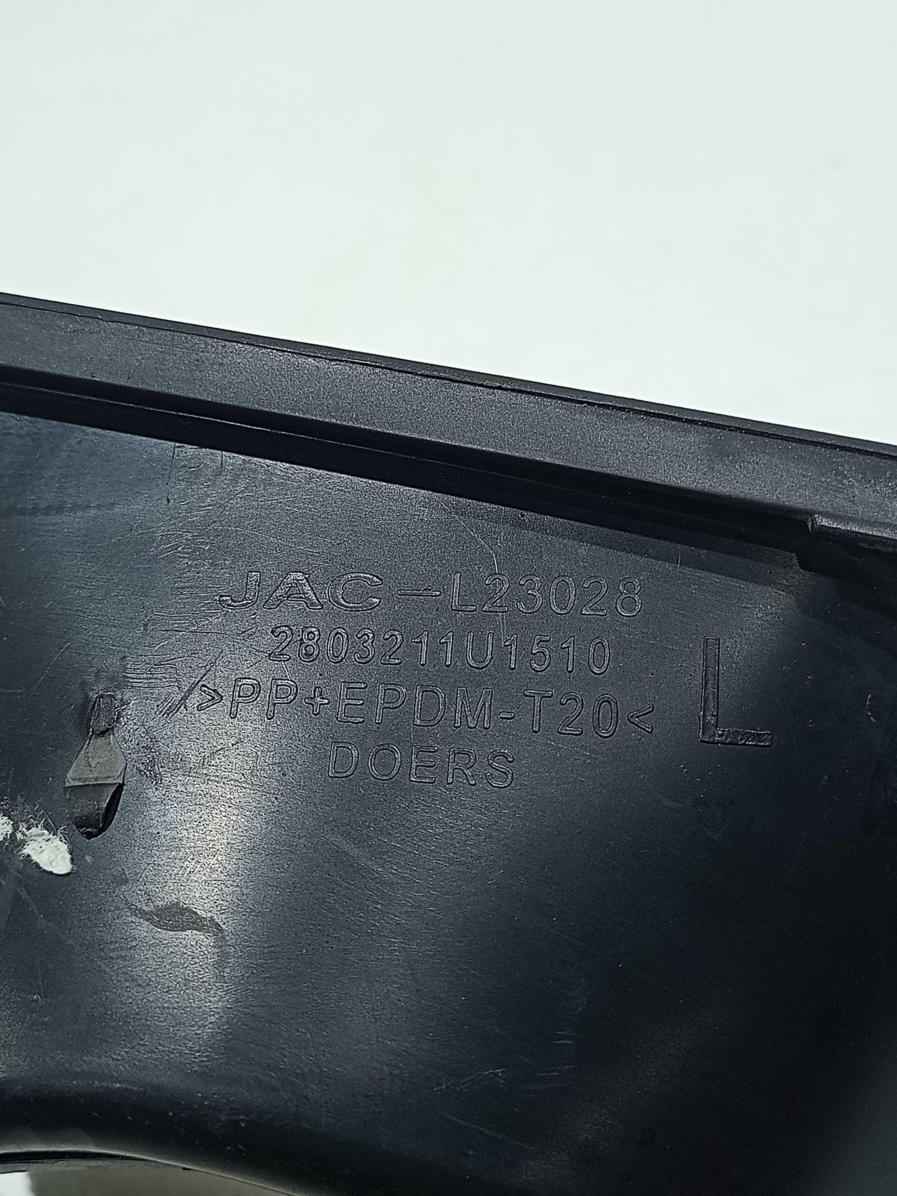 Moldura Do Farol De Milha Jac T6 Lado Esquerdo  2016 Preto E Cromado Esquerdo 1