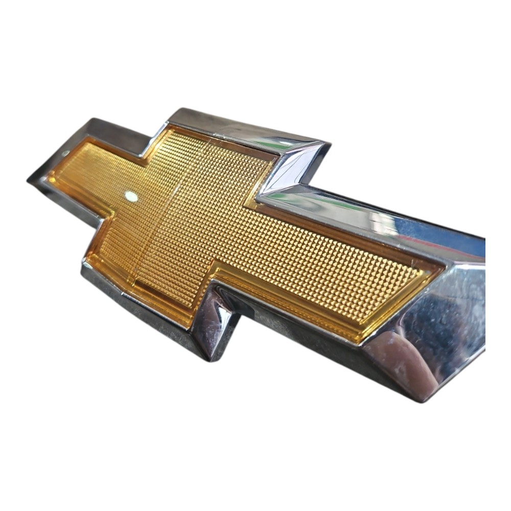 Emblema Grade Dianteiro Gravata Gm Onix Prisma 2012/19et1624 Dourado 2
