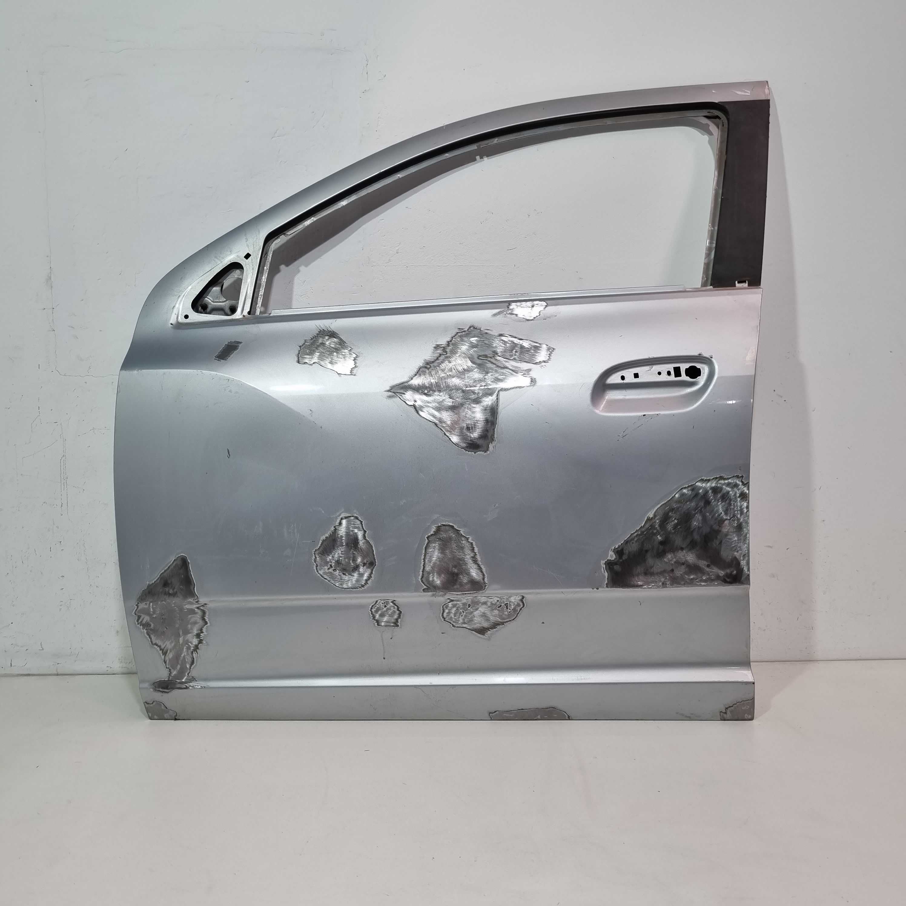 Porta Dianteira Esquerda Chevrolet Cobalt 2012 A 2018 Dianteira Esquerdo Prata 1