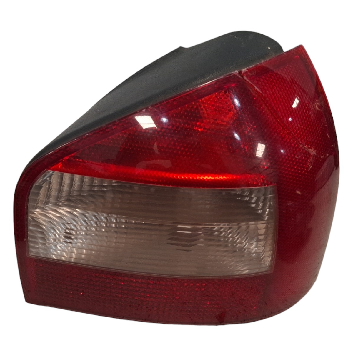Lanterna Traseira Direita Audi A3 97 98 2001 A 2006 Detalhe  Direito Bicolor 10