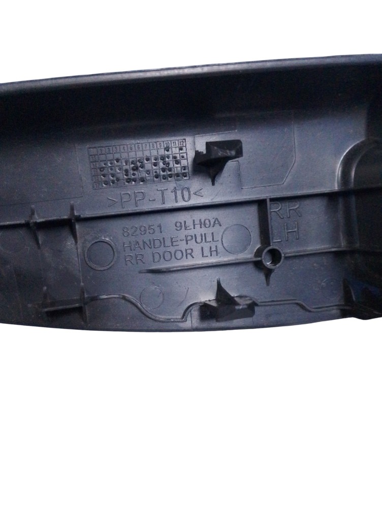 Puxador Porta Traseira Esquerda Nissan Sv March  2019 1.6 Preto Traseira 7