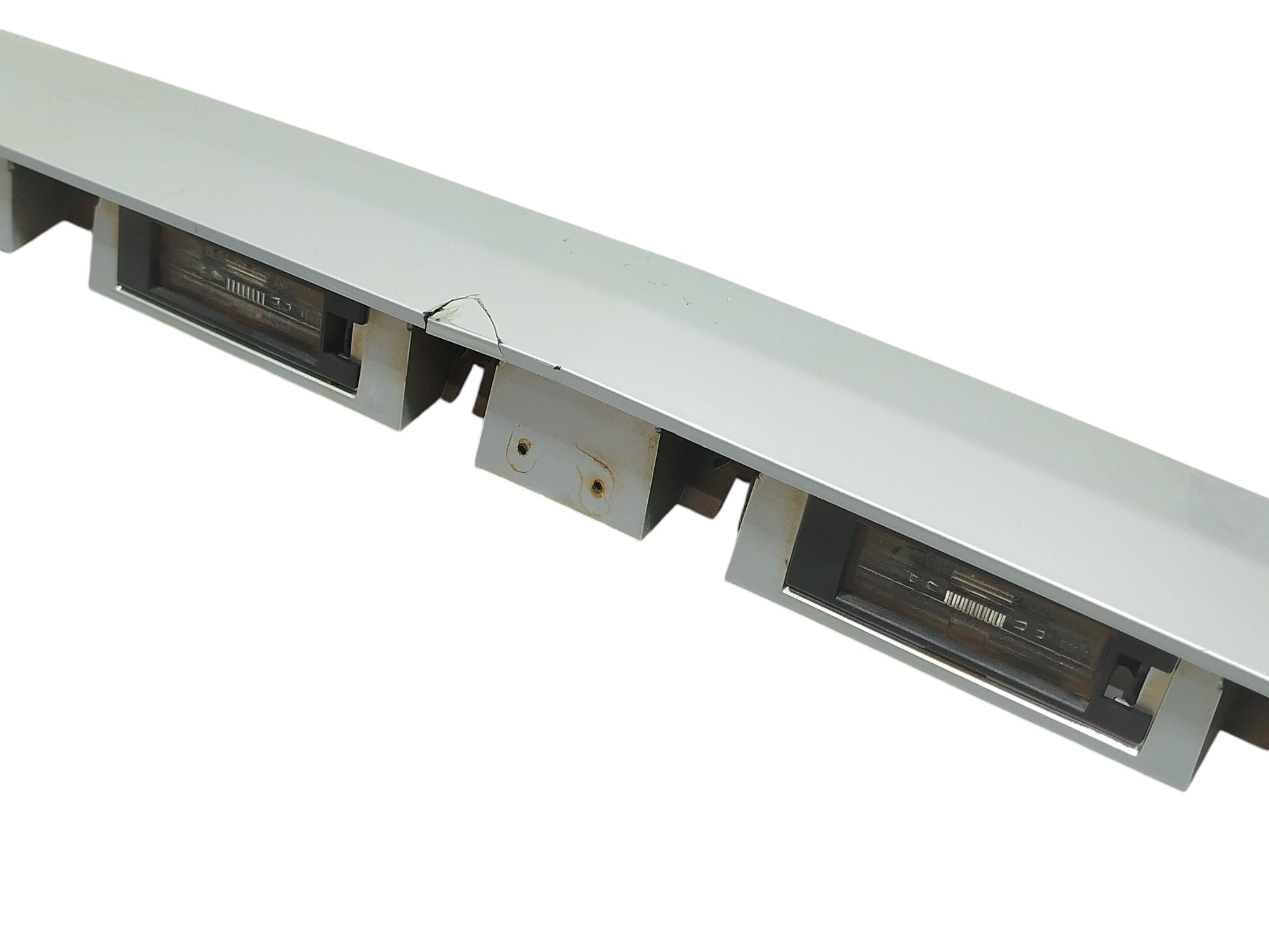 Moldura Tampa Traseira Placa Luz Gm Montana 2013 Detalhe 6