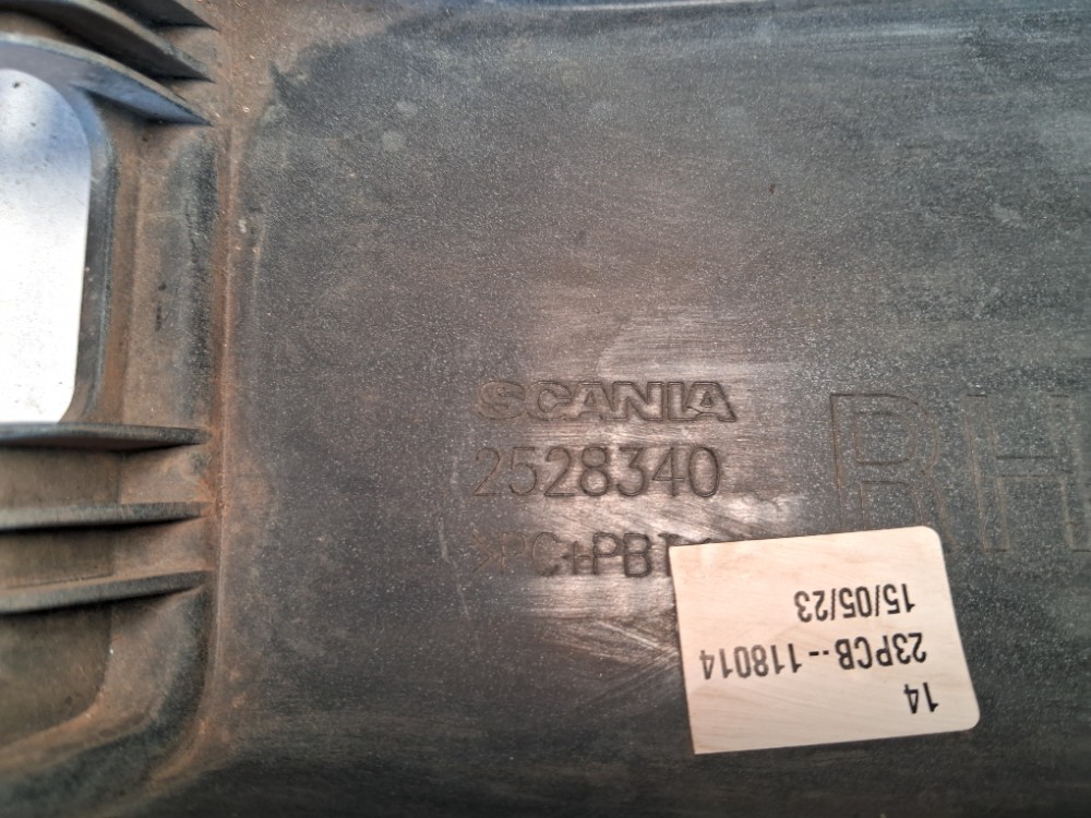 Capa Do Para-choque Direito Caminhão Scania Com Detalhe