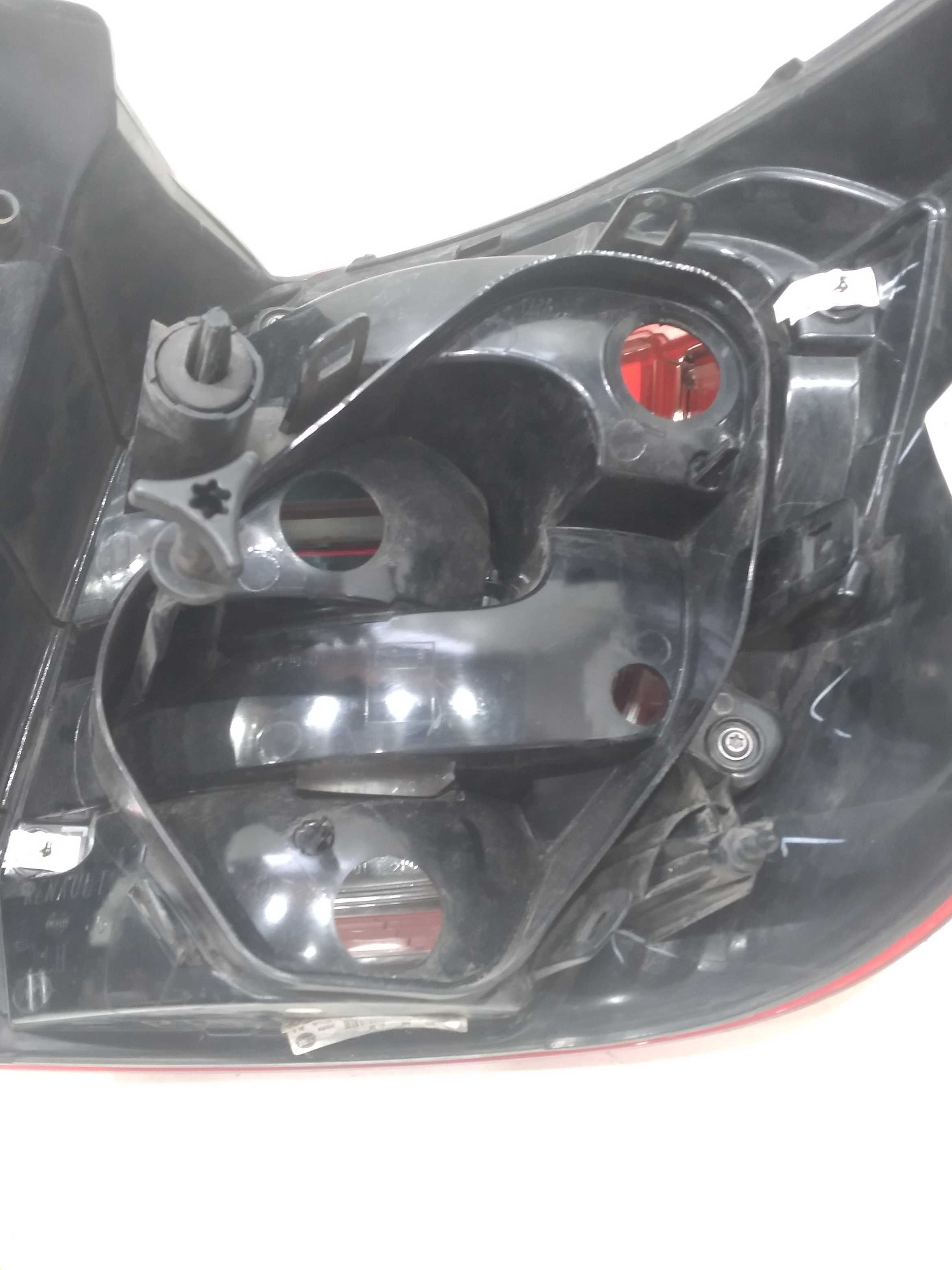 Lanterna Tras Esquerda Renault Sandero 2016 6