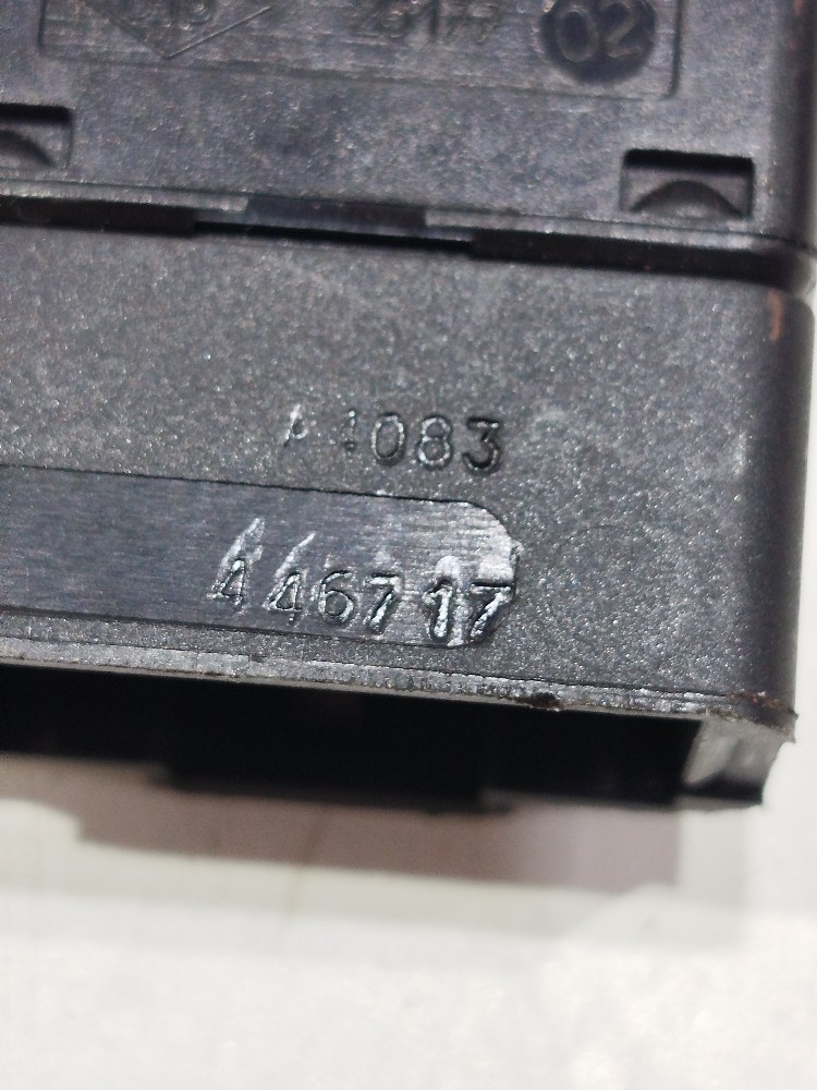 Botão Pisca Alerta Renault Duster 2015 446717 4