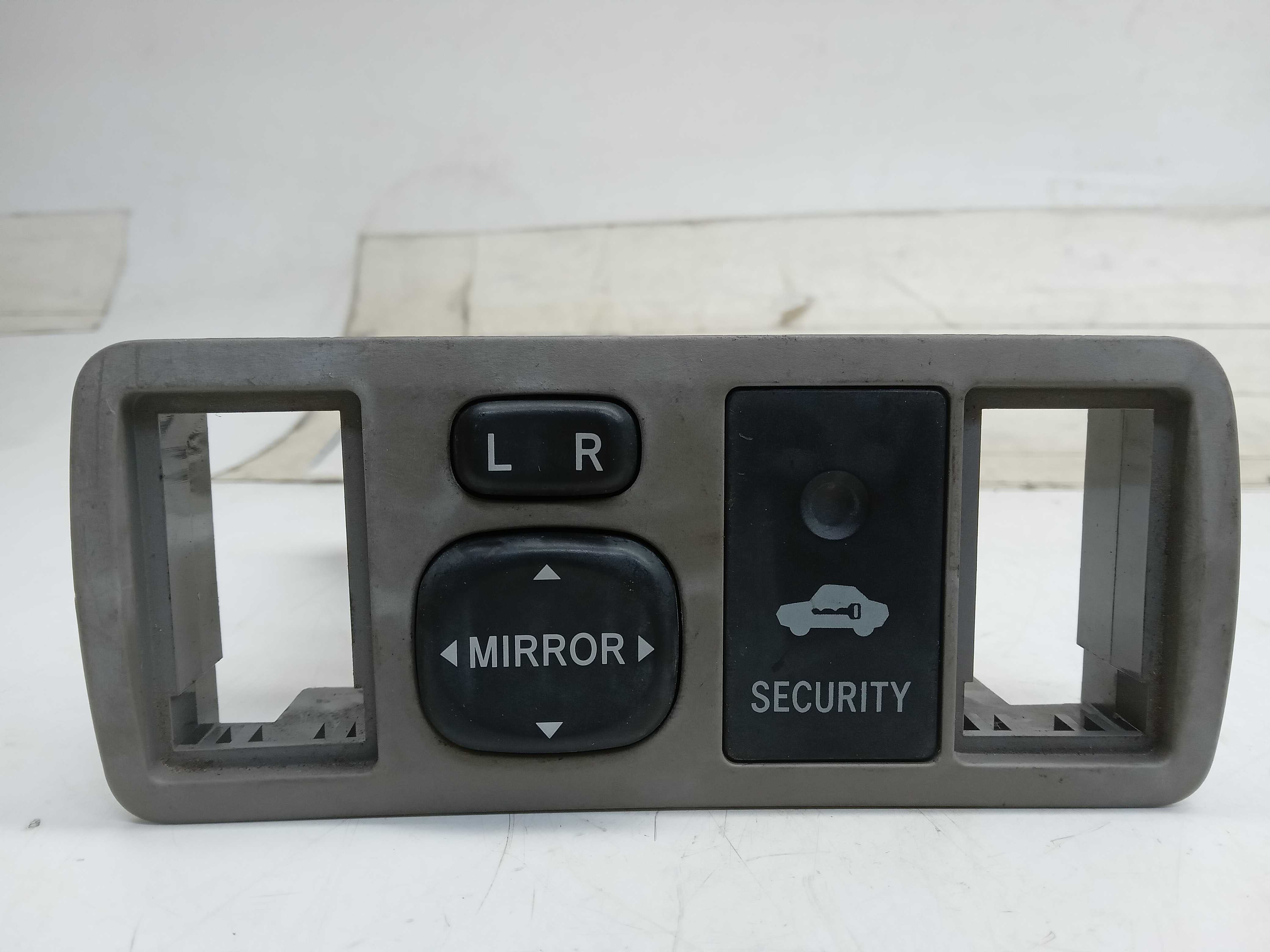 MOLDURA COMANDO BOTAO RETROVISOR DIANTEIRO LE TOYOTA COROLLA 1