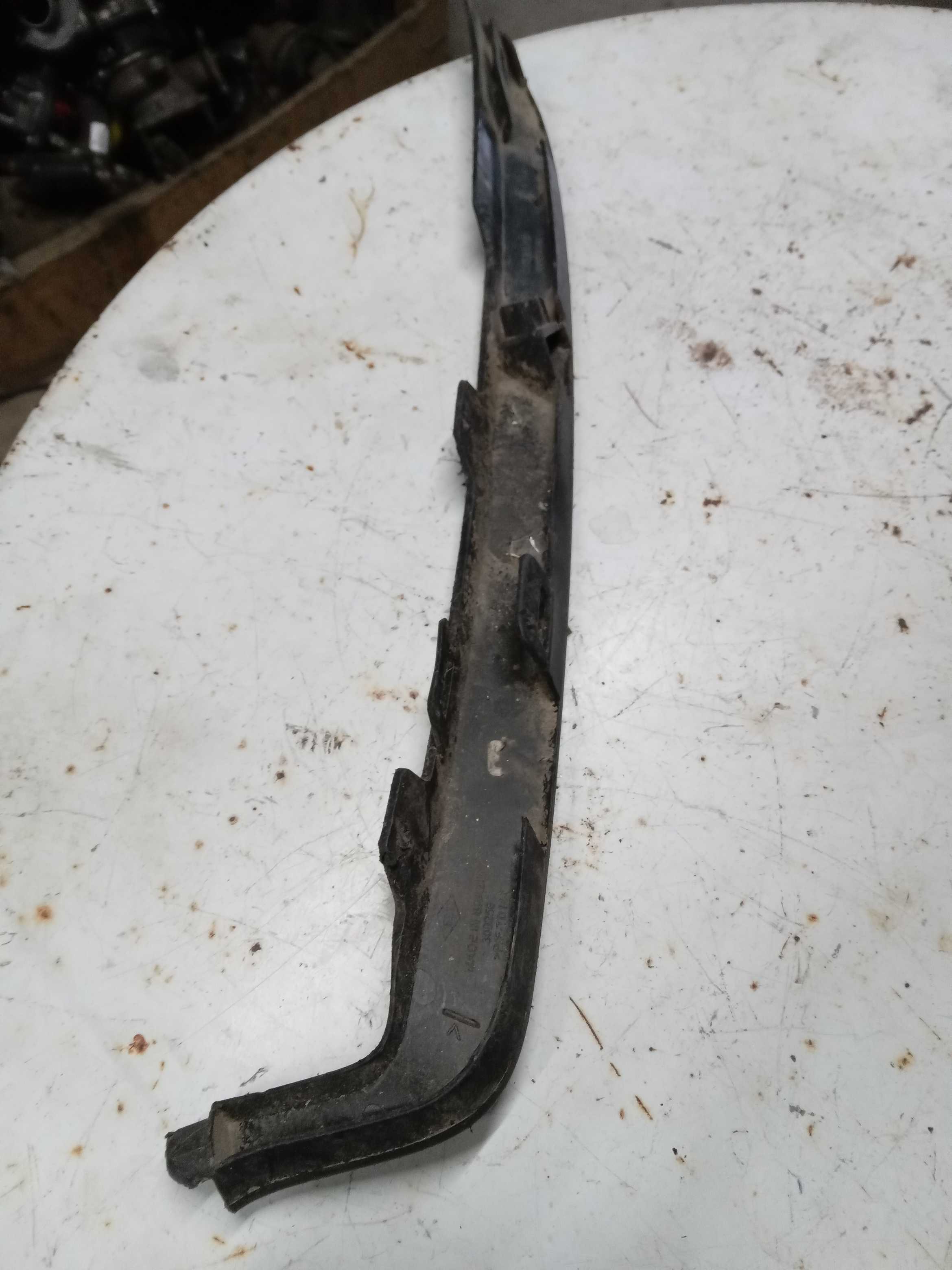 MOLDURA FAROL MILHA DIREITO RENAULT LOGAN 2014 A 2018 1