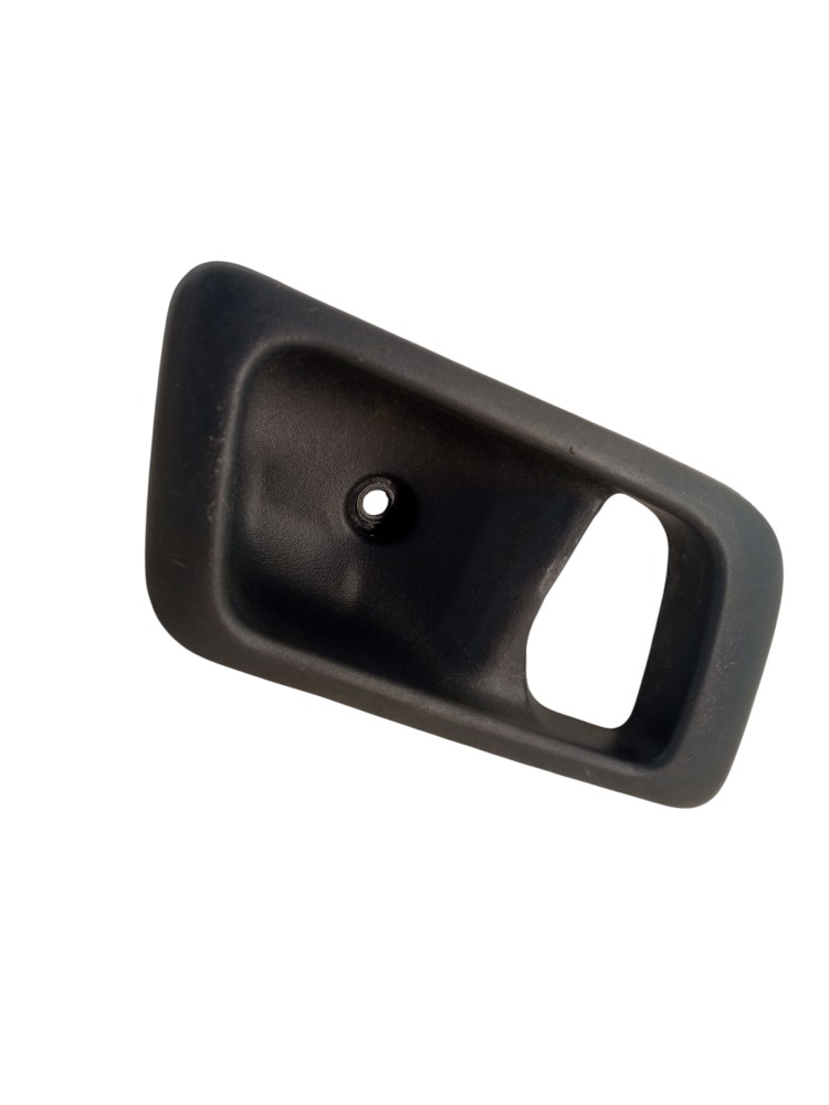 MOLDURA DA MAÇANETA INTERNA LADO ESQUERDO FIAT SIENA 2010 2
