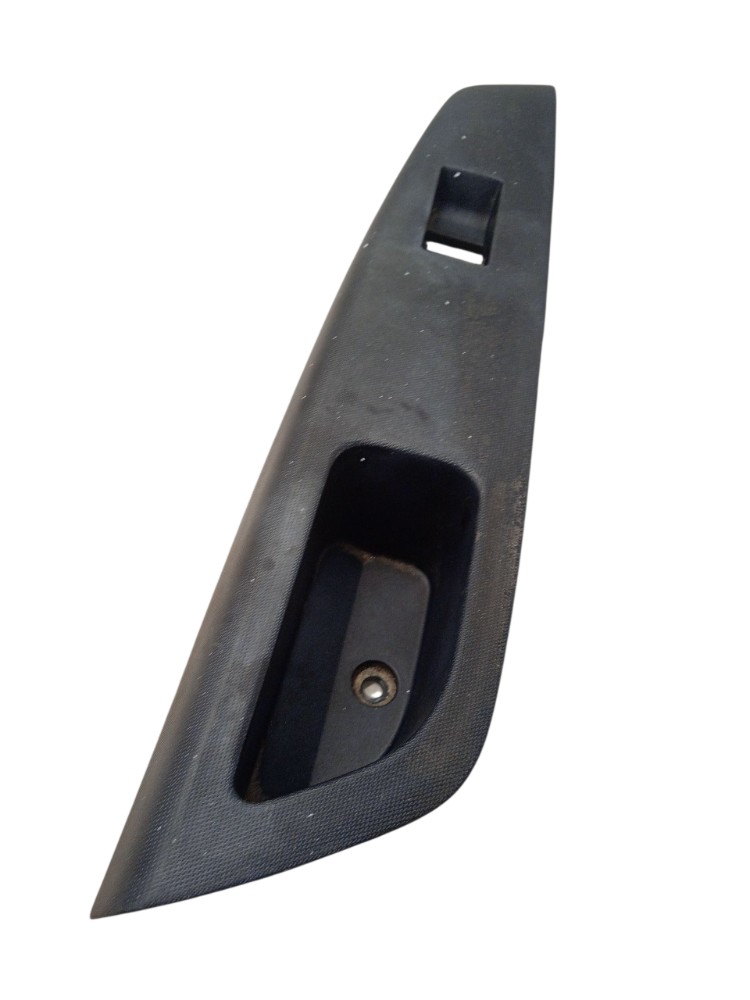 MOLDURA DO BOTÃO VIDRO TRASEIRO DIREITO TOYOTA ETIOS 5